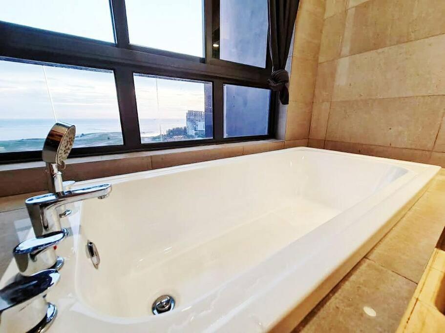 Sunsetfullyseaview#Netflix#Sofabed#Freecarprk#4Pax#Privatebathtub#Imperioresidence ملقا المظهر الخارجي الصورة